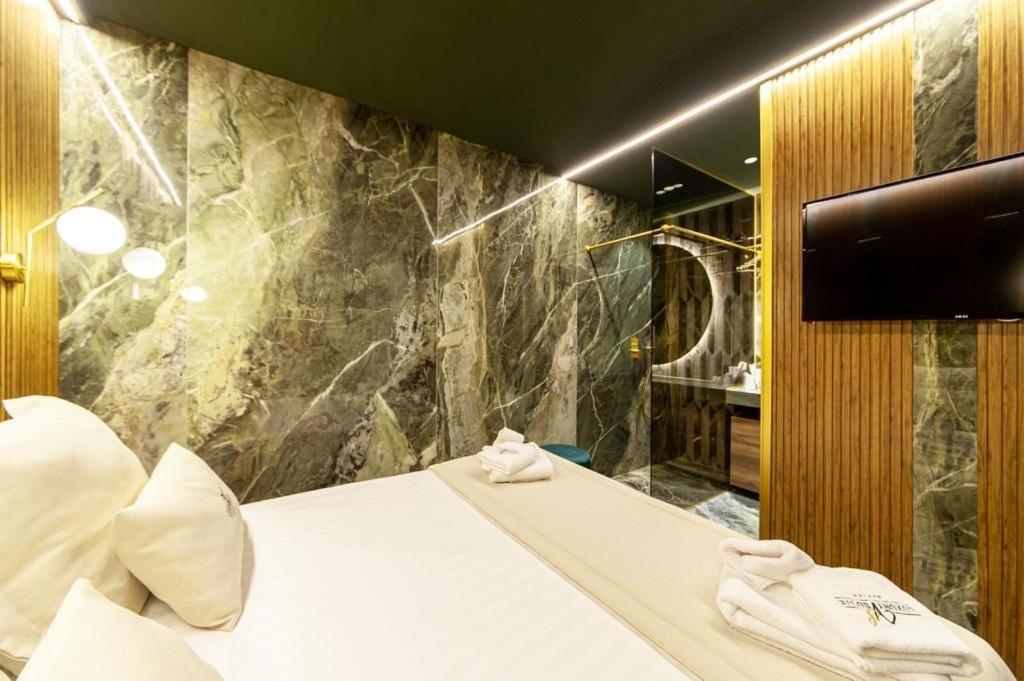 Luxury Suite Napoli Zewnętrze zdjęcie